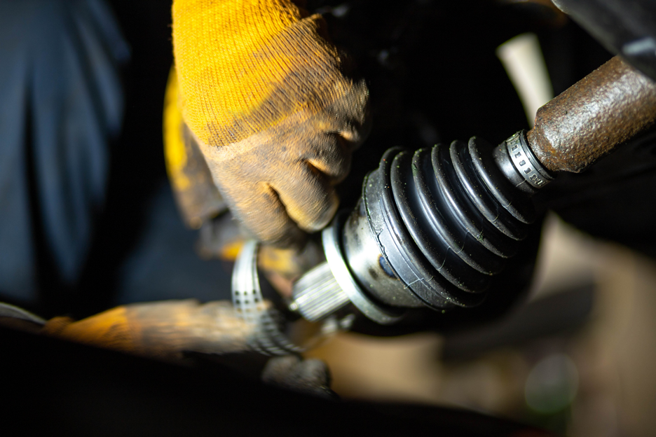 How to Tell When Your Drive Shaft Needs to Be Repaired: Insights from a Drive Shaft Repair Specialist in Bensenville, Illinois
